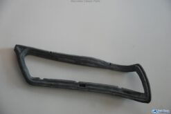 Alternative view of Achterlichtrubber links 2e serie v.nr. 1118265558