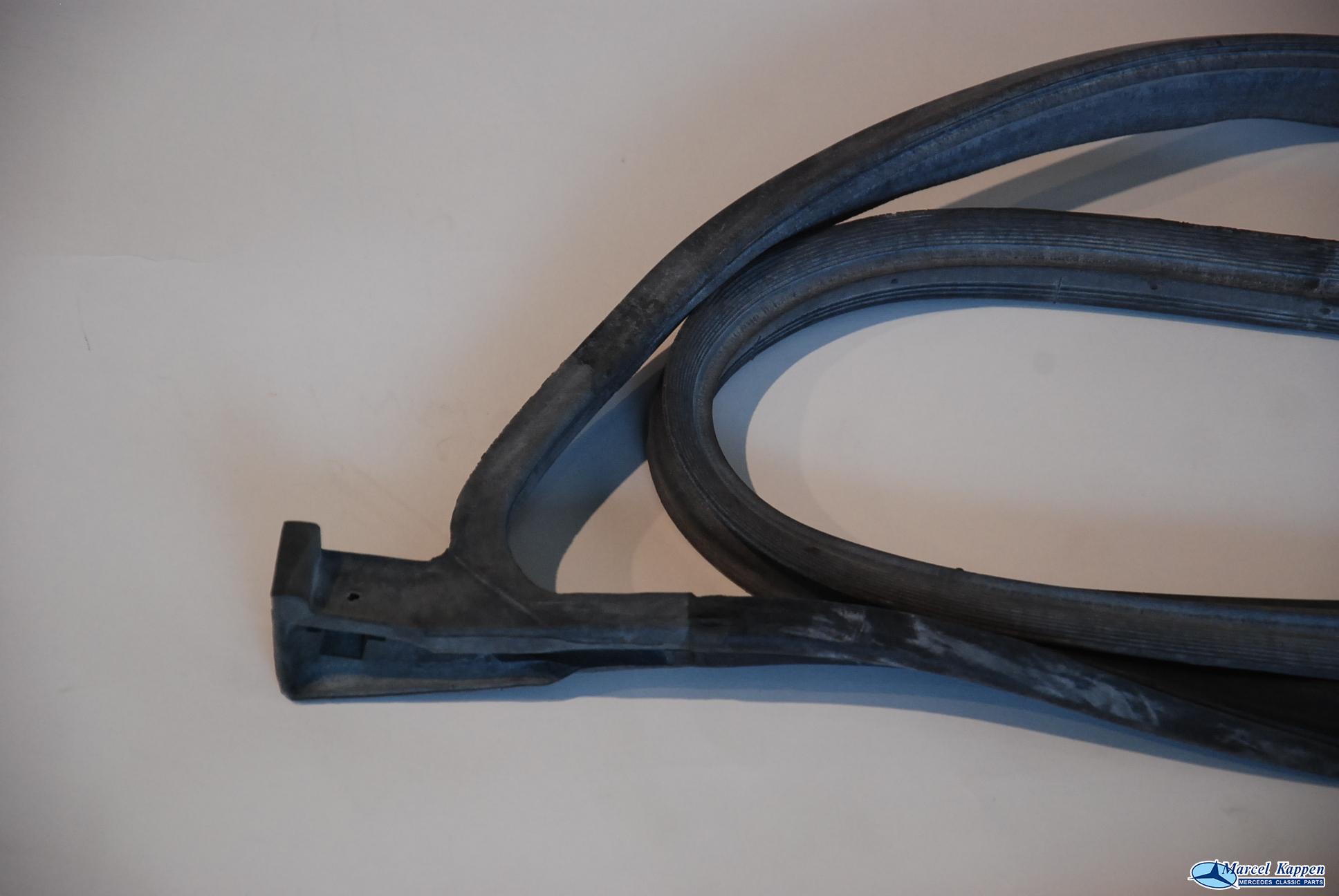 Deurrubberset W123 Sedan vroeg v.nr. 1237200178 1237200278 1237300178 1237300278 - Image 3