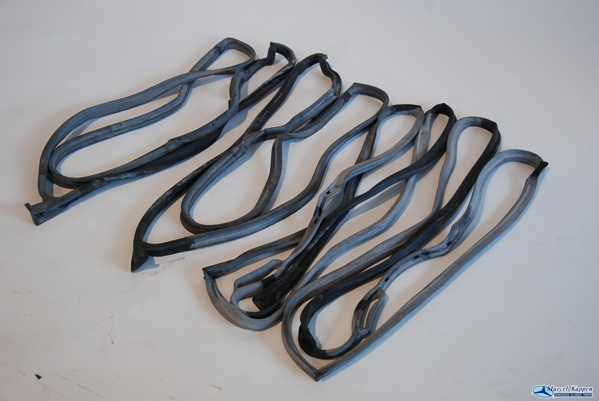 Deurrubberset W123 Sedan vroeg v.nr. 1237200178 1237200278 1237300178 1237300278 - Image 4