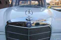 Alternative view of Mercedes 220SEb W111014 1964 55.128km