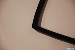 Alternative view of Achterzijruitrubber links W123T v.nr. 1236700939