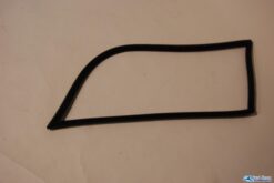 Achterzijruitrubber rechts W123T v.nr. 1236701039
